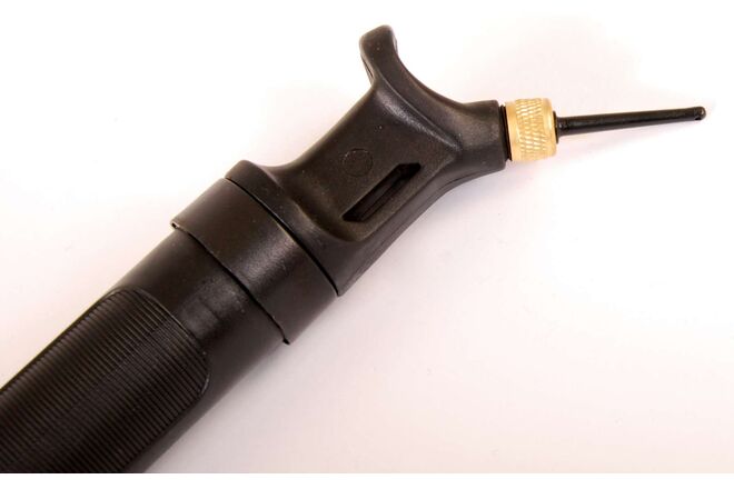 E&L Sports - Ball pump - Black